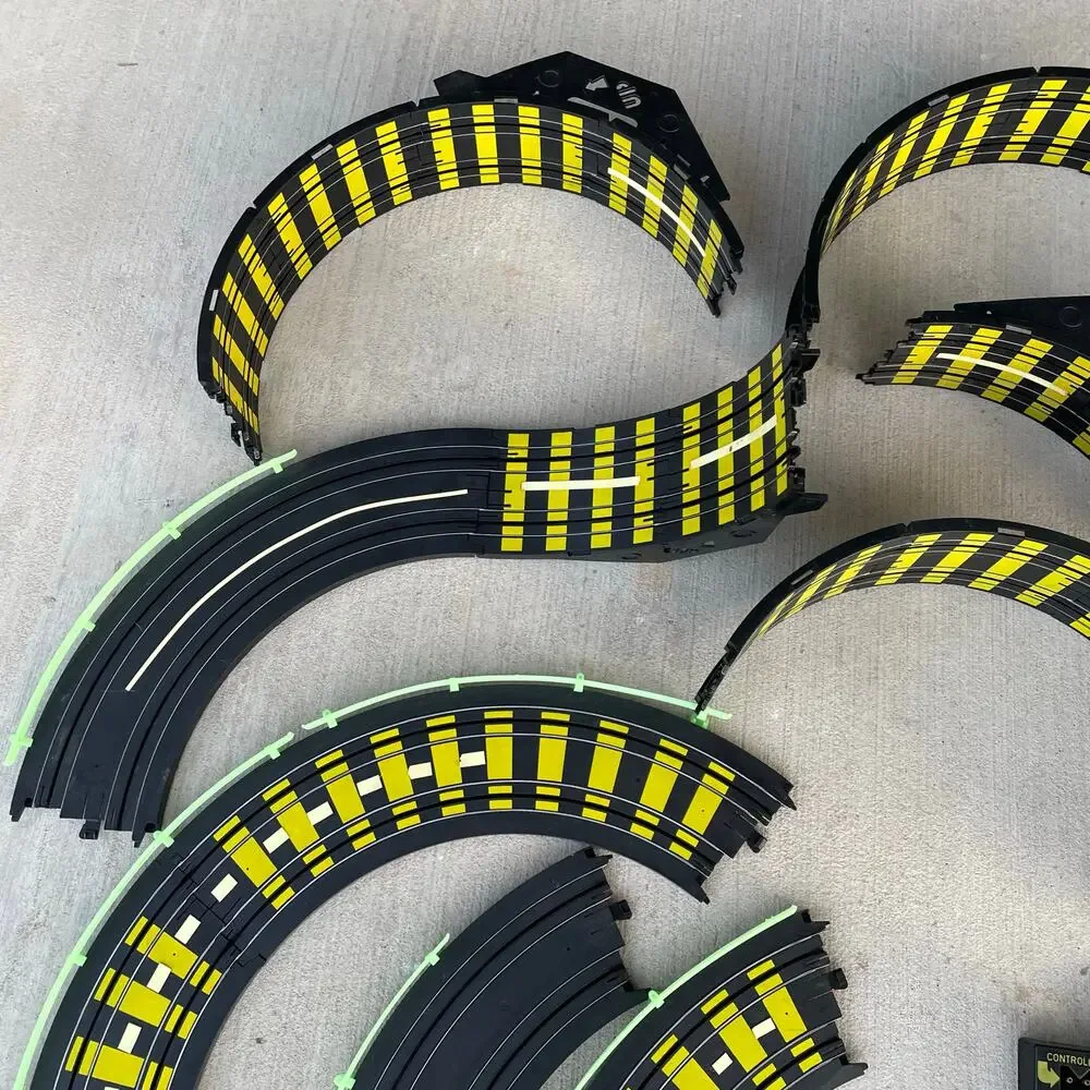 Tyco Cliff Hangers Racing Track for Slot Car B5879 Vtg Incomplete Untested READ